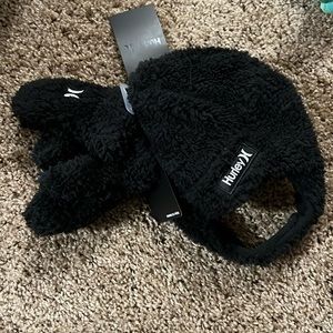 Hurley 2 pc toddler set. Black. NWT.  Beanie and gloves
